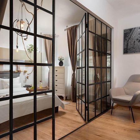 Downtown Home With Terrace By Urbanesq Bukarest Eksteriør billede